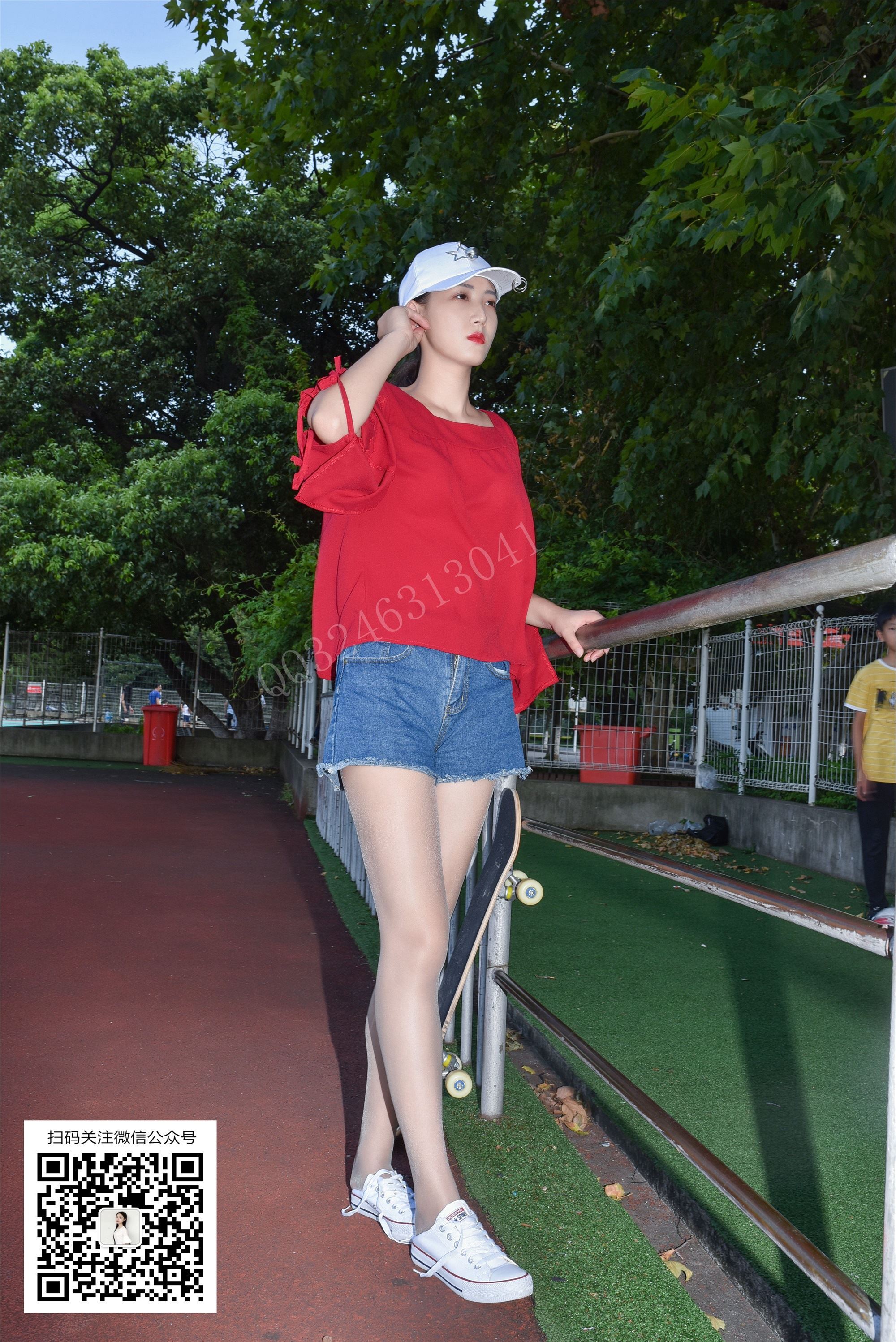 大生模拍 No.078 悦悦-穿着丝袜玩滑板